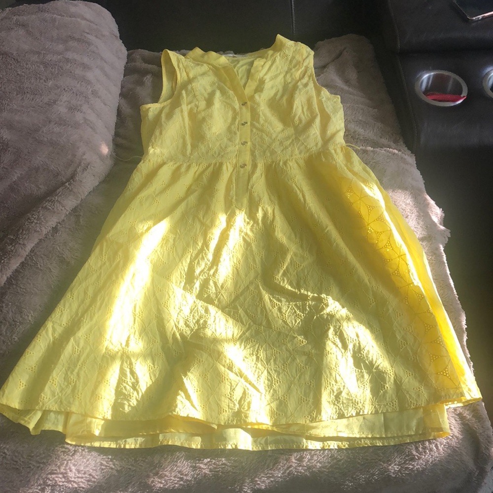A nice lemon color dress